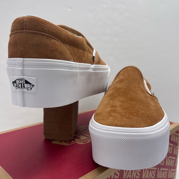 Vans Classic Slip-On Stackform
Nubuck Chipmunk
VN000CN1GWT Platform Sneakers - Picture 6 of 16